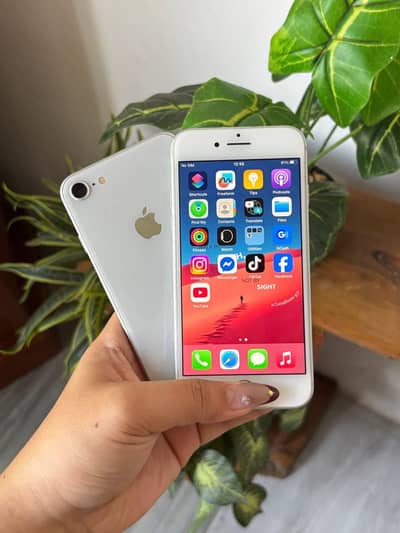 iphone 8 128GB full box Whatsapp no 03291198929