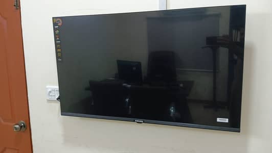 China Smart LED 43" TV