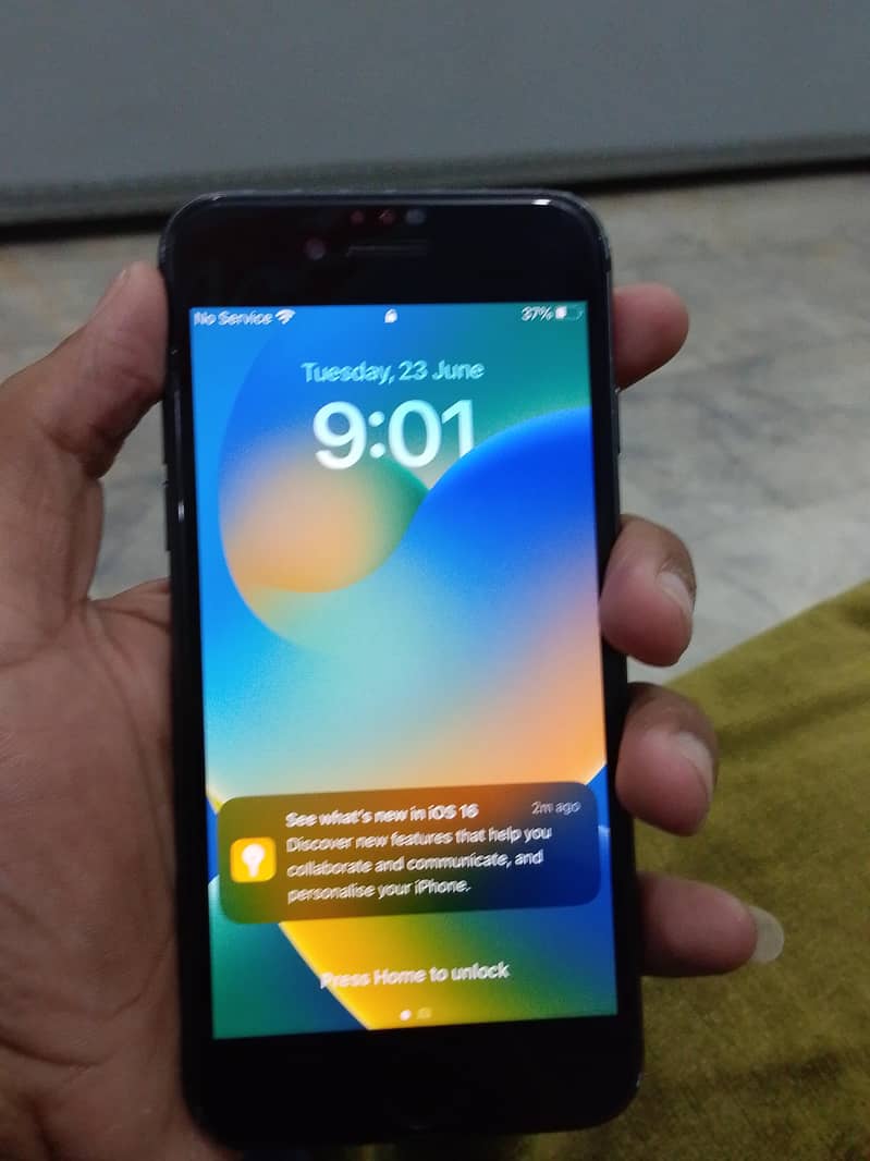 Apple iPhone 8 1
