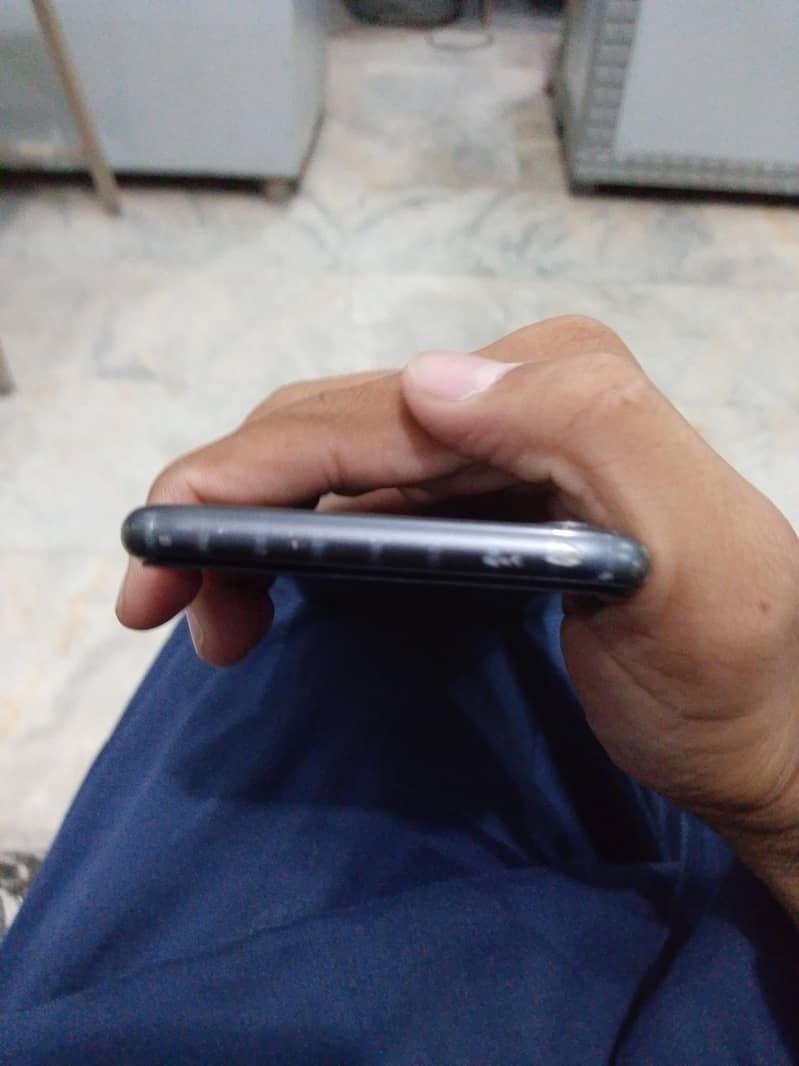 Apple iPhone 8 4
