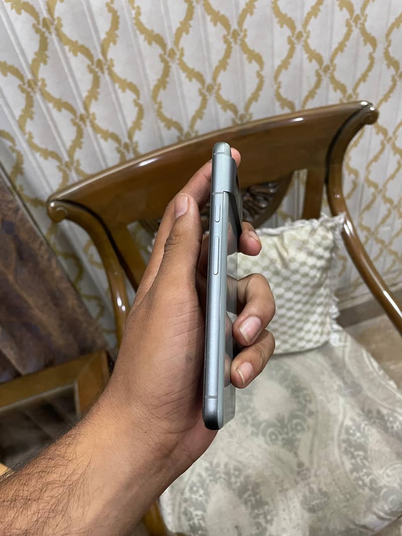 Google pixel 8 5