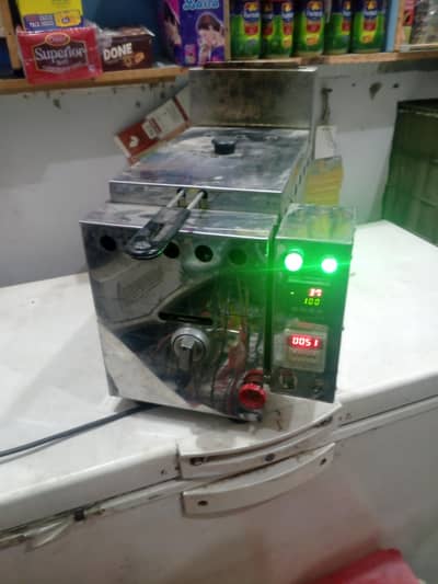 fryer Steele's steel new jesa just 3 month used only
