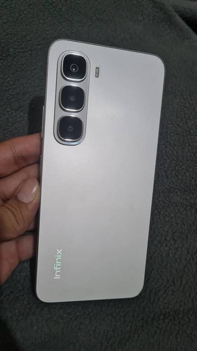 Infinix hot 60i 6+128 Complete box