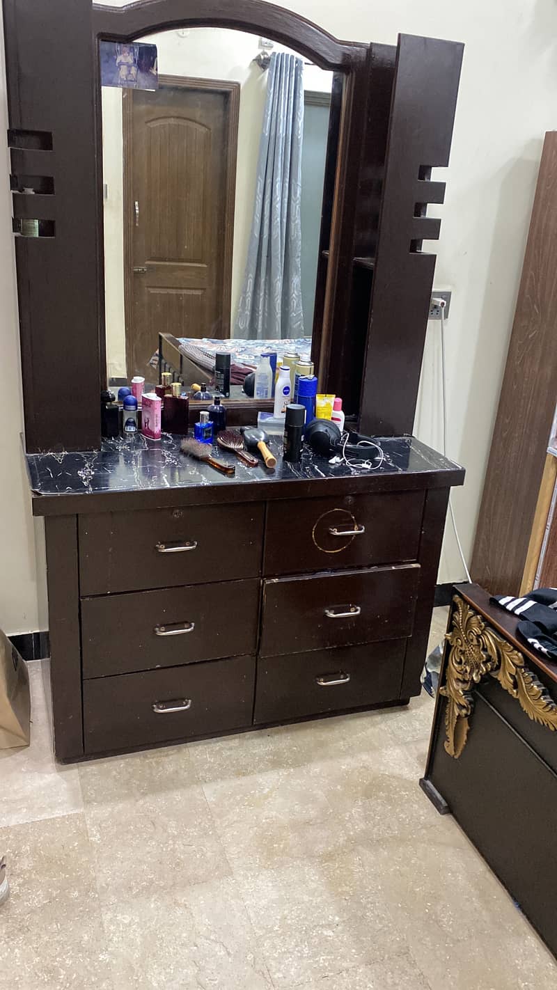 Dressing table 0