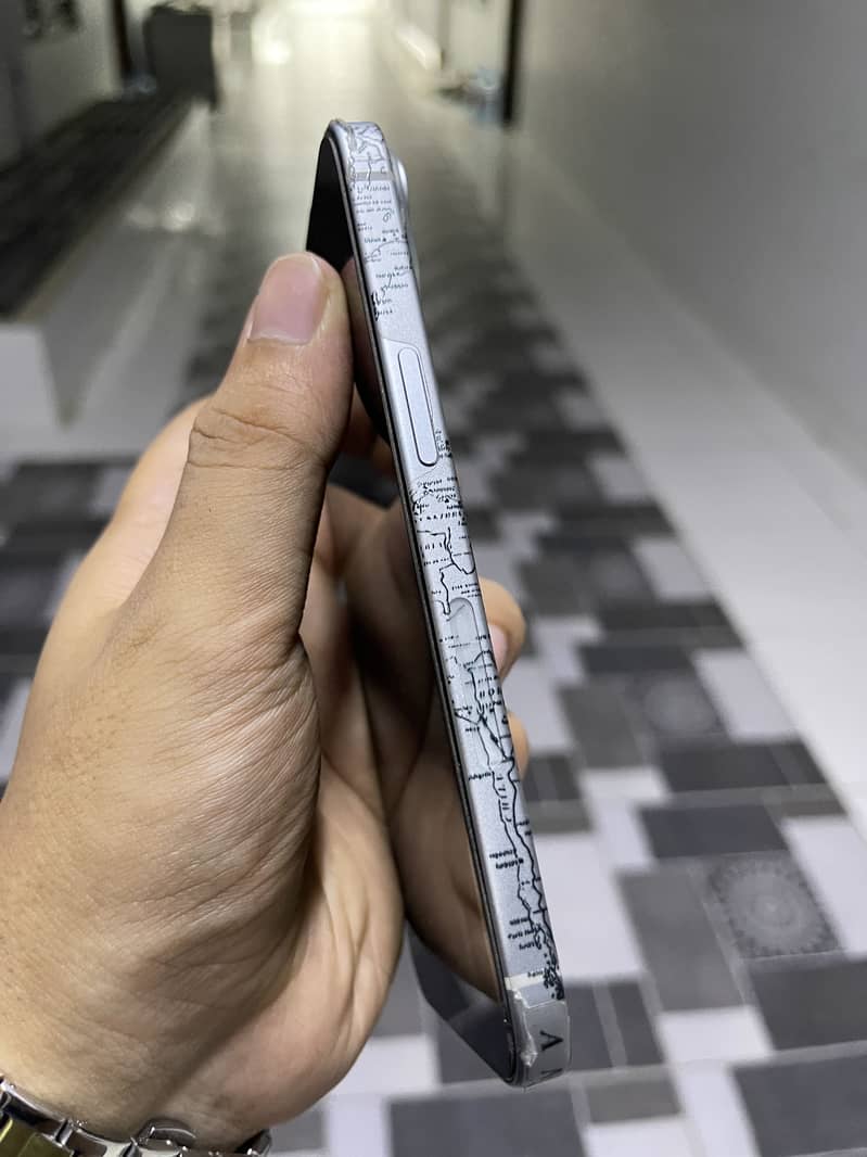 iPhone 15 3