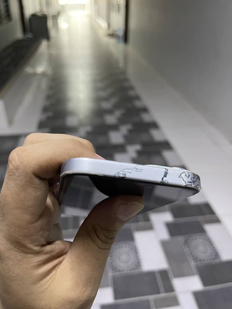 iPhone 15 5