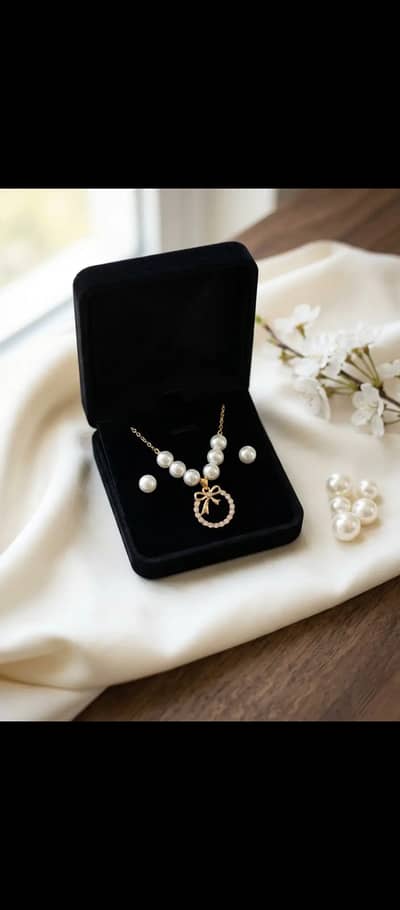 Modern design Gold Plated Crystal pendant set