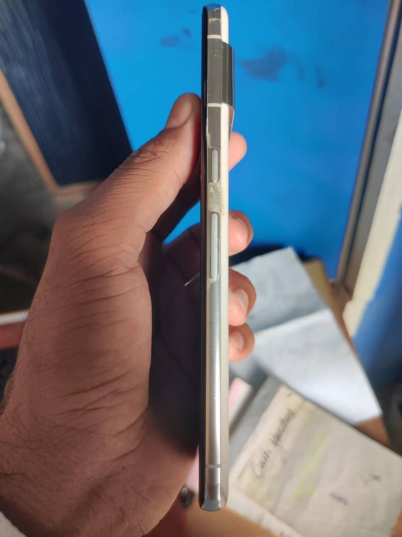 Google pixel 7pro 4