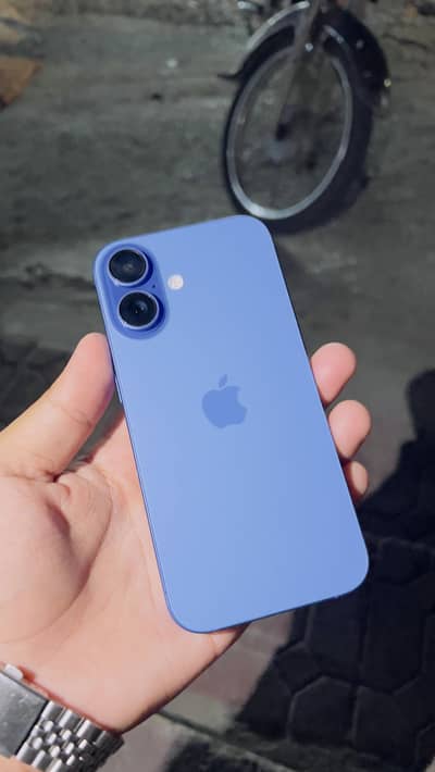 Apple iPhone 16