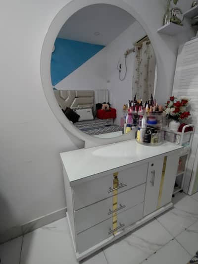 Dressing table