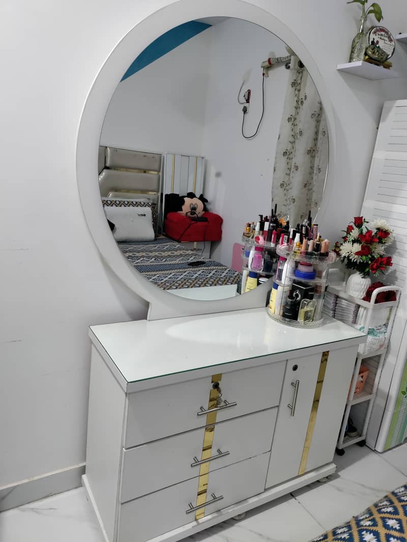 Dressing table 2