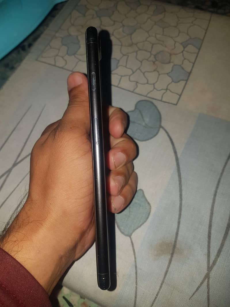 Apple iPhone 7 Plus 3