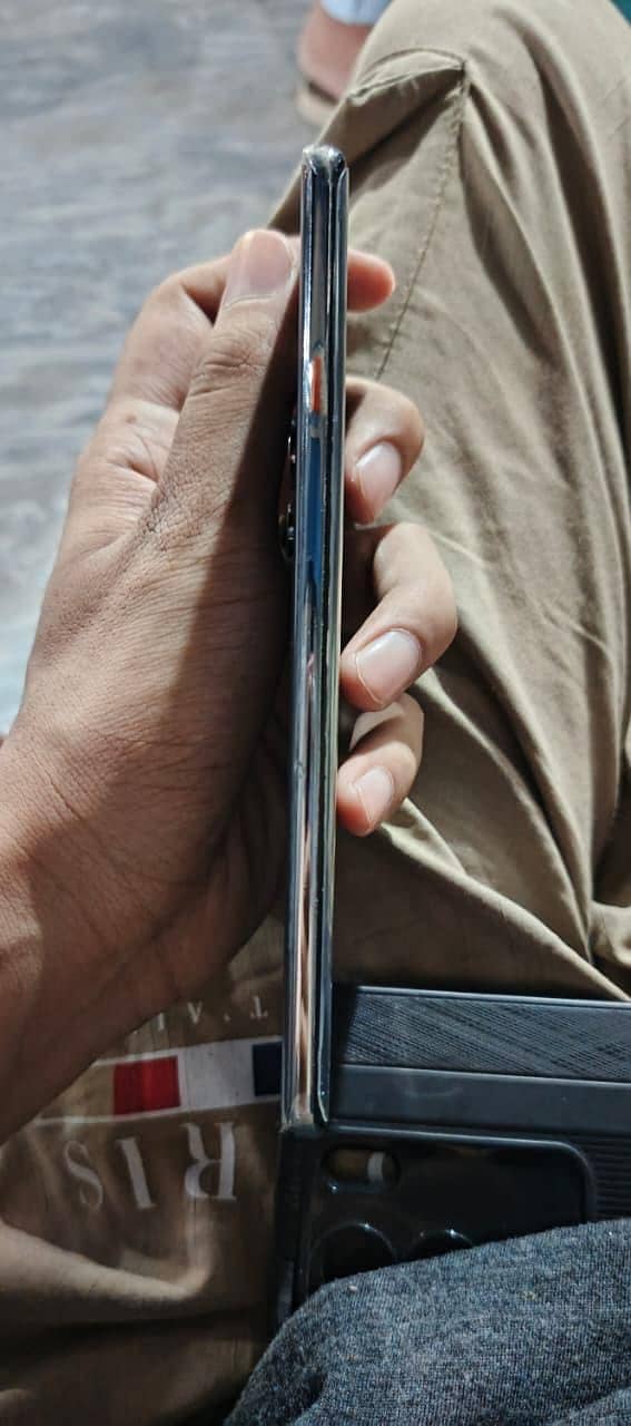 Tecno CAMON 40 Pro 1