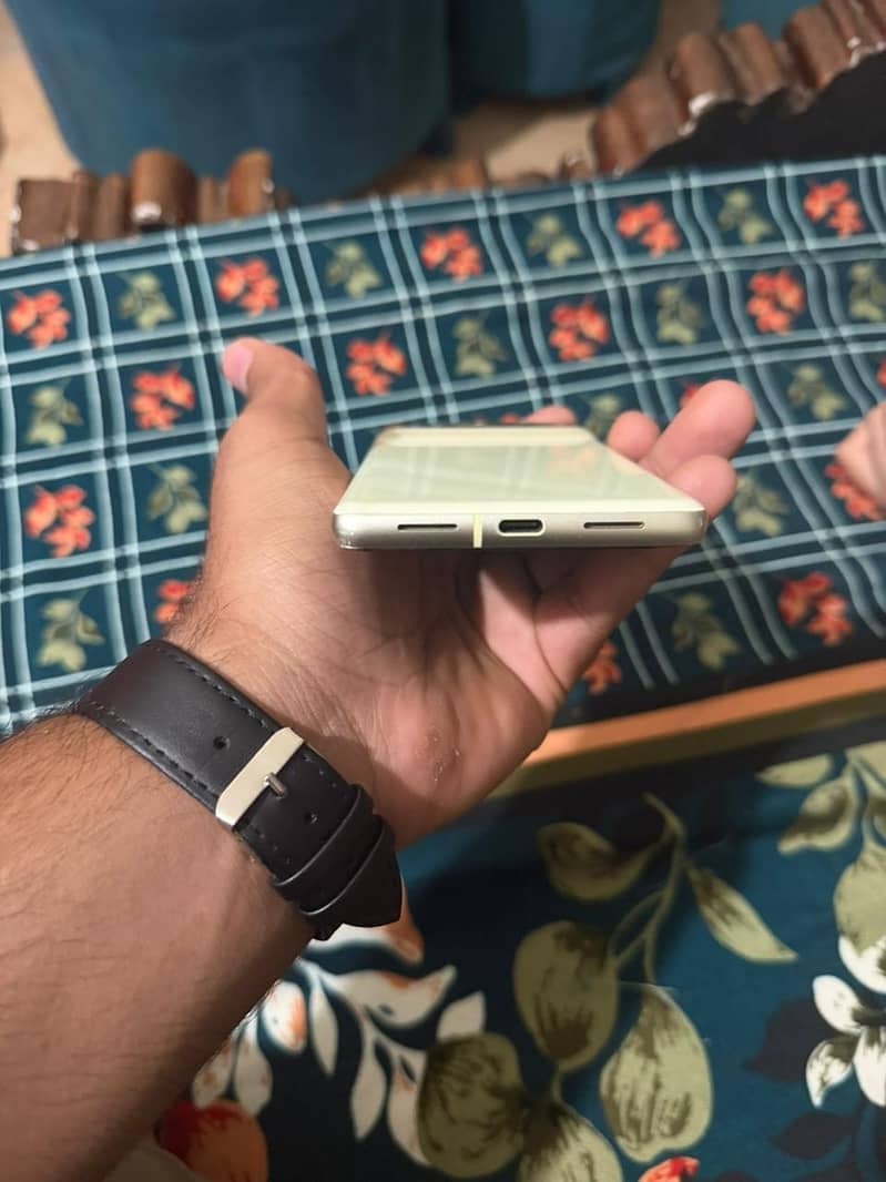 Google Pixel 7 4