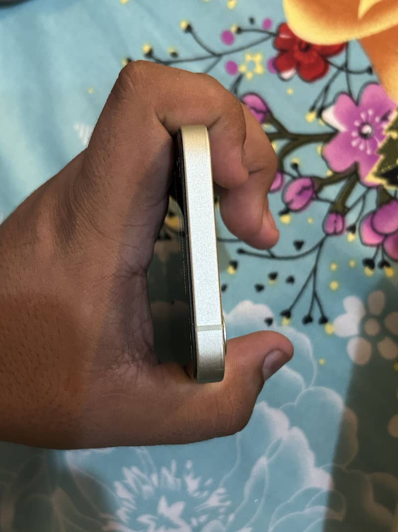 Apple iPhone 12 6