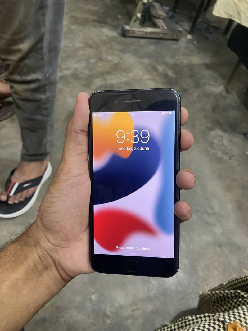 Apple iPhone 7 Plus 1
