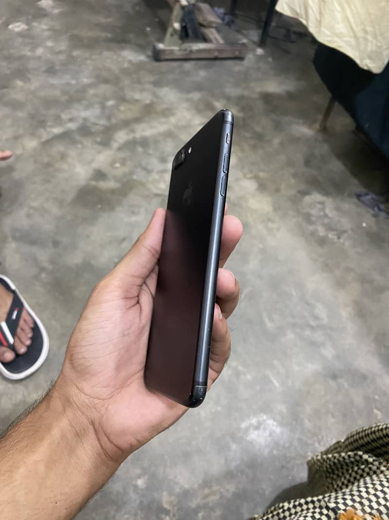 Apple iPhone 7 Plus 4