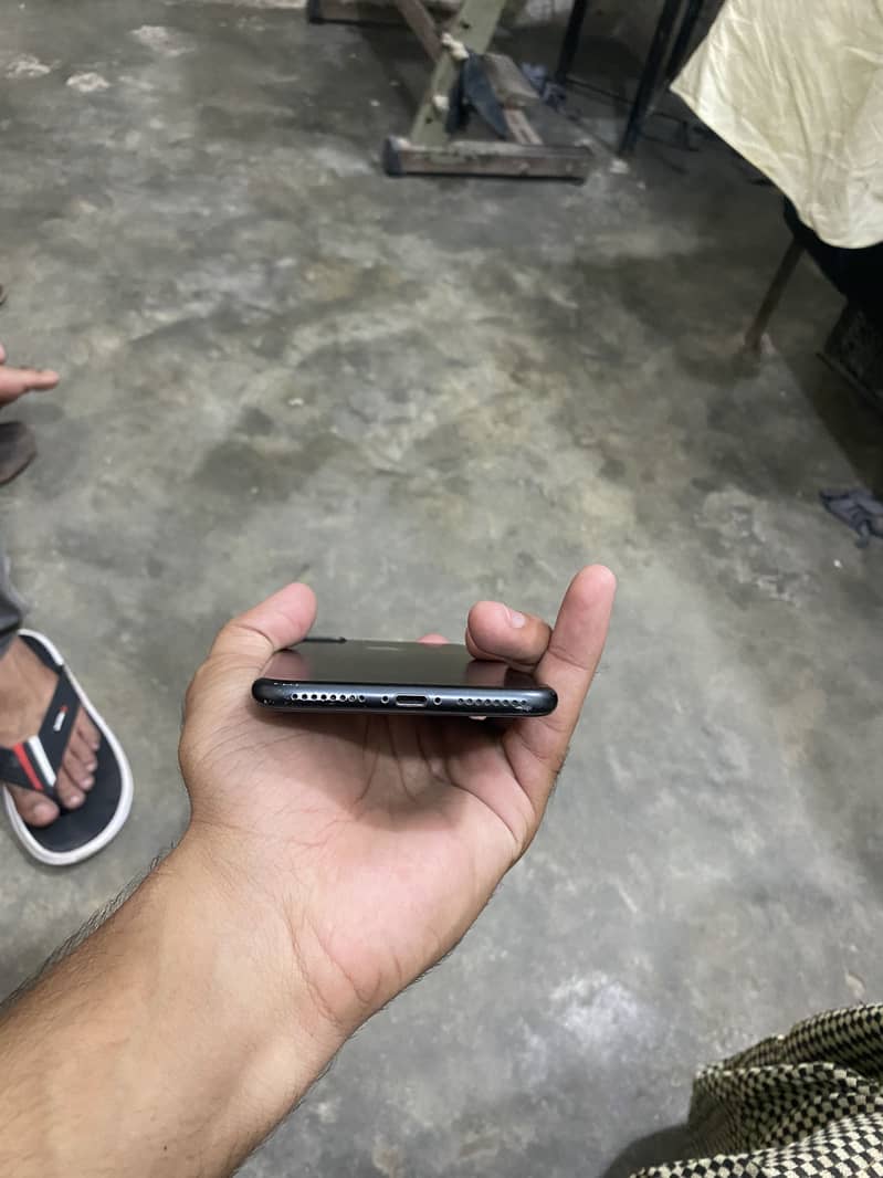 Apple iPhone 7 Plus 5