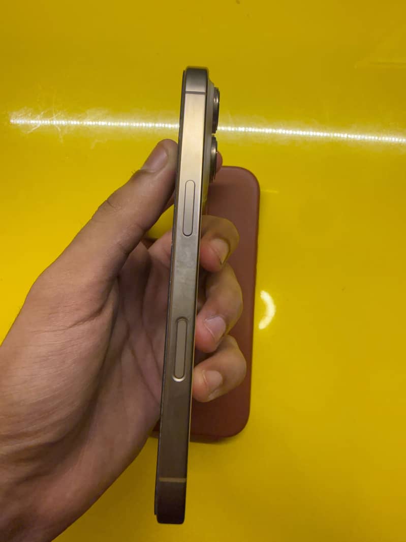 iPhone 16 Pro 3