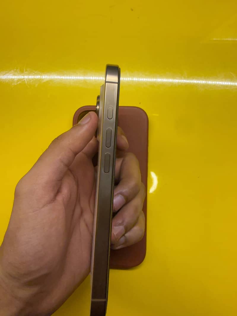 iPhone 16 Pro 4