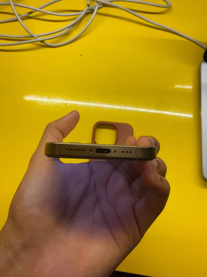 iPhone 16 Pro 6