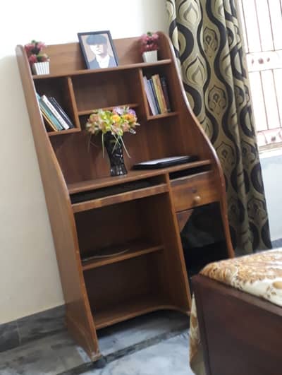 High quality affordable computer table
