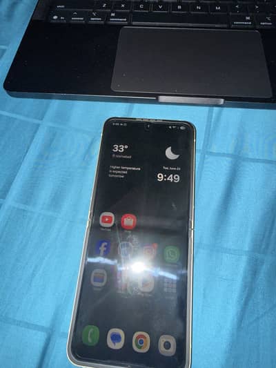 Z Flip 6 Immaculate Condition