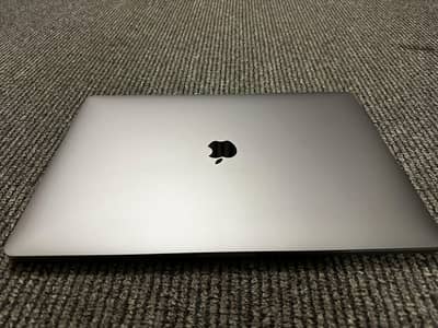 Apple Macbook 2019 i9 16gb 1tb A2141 shaded display