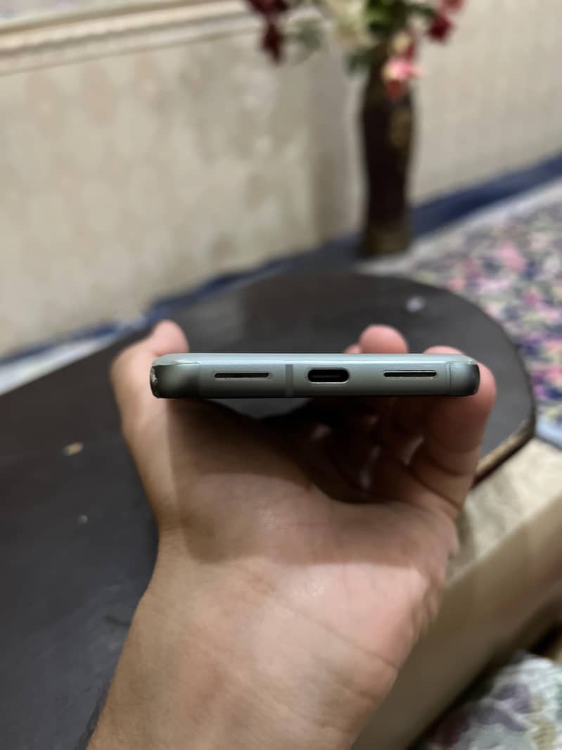 Google Pixel 8 4