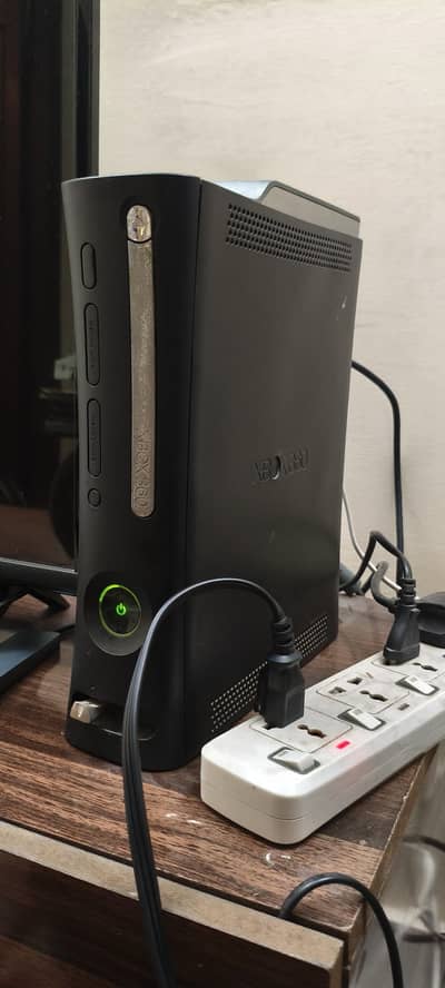 Xbox 360 with 2 wireless controllers (81 games)