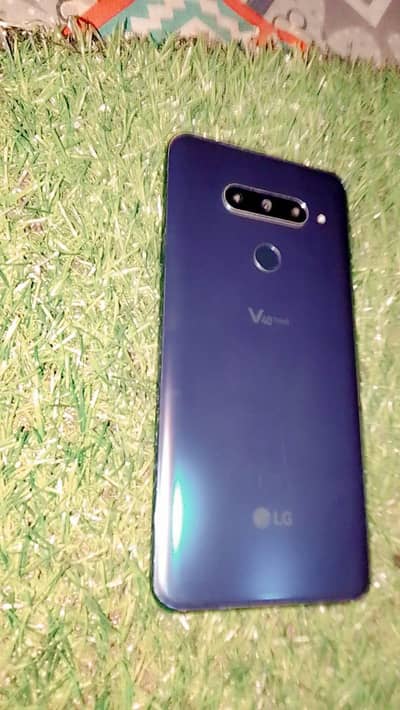 LG V40 ThinQ