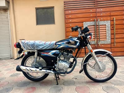 Honda CG 125 self start 2025end 2026 regester only 8400 driven only