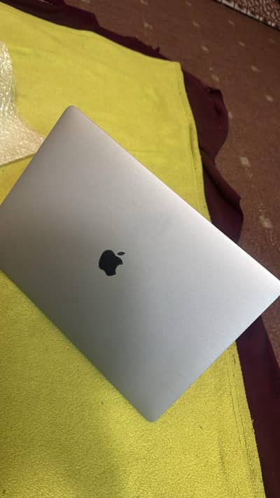 MacBook pro 2018 urgent for sale