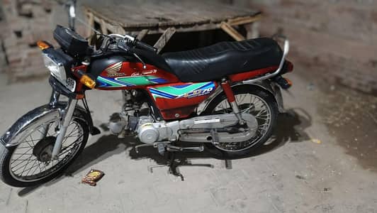 2018 model CD 70 bike hai condition saaf hai ek hath ki Chali Hui hai