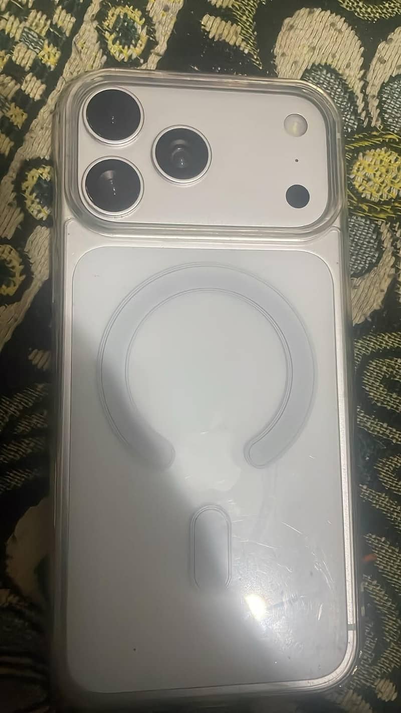 iPhone 17 Pro Max 3