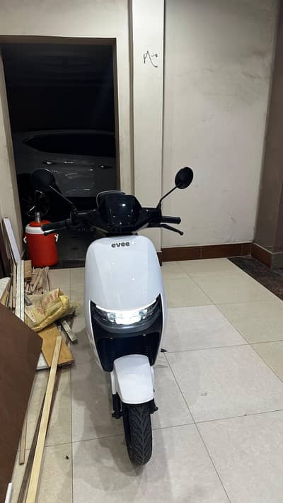 Evee Mito Plus (2026)model -Brand New-2000km-with 67W fast charger