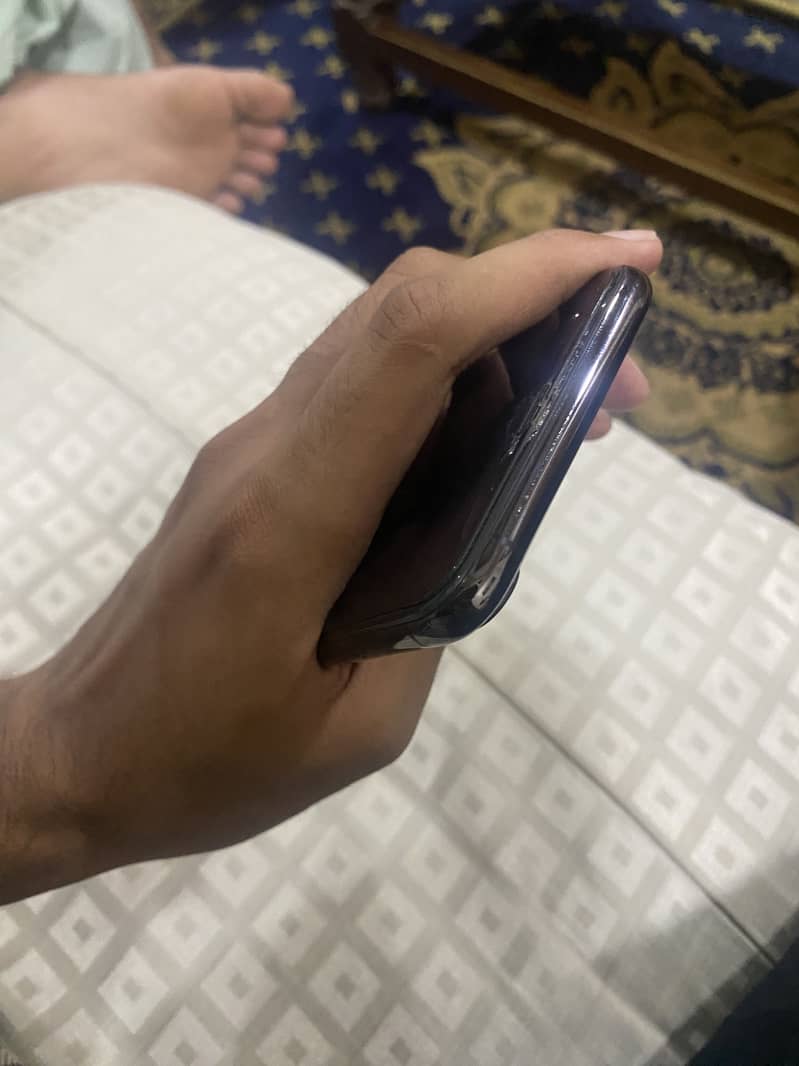 Apple iPhone 11 Pro Max 1