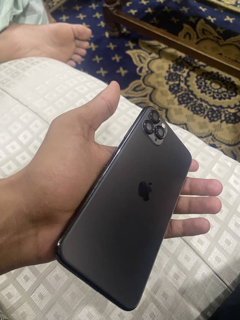 Apple iPhone 11 Pro Max 2
