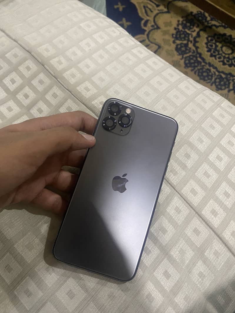 Apple iPhone 11 Pro Max 4