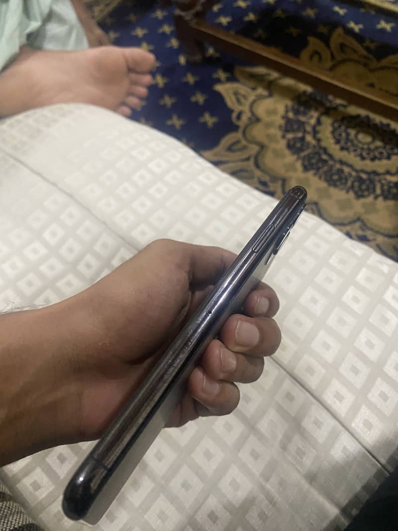 Apple iPhone 11 Pro Max 5