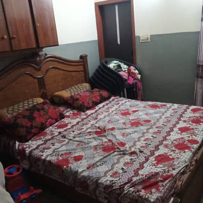 King Size bed with 2 side tables and Almirah for sale