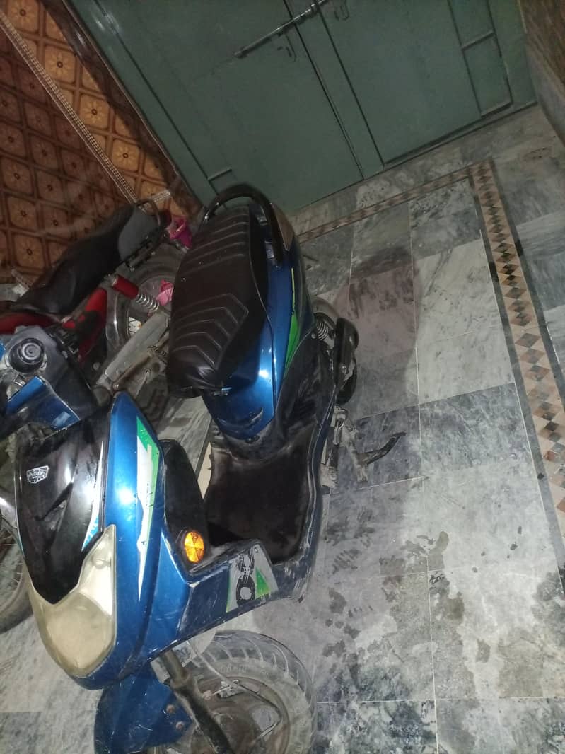 SCOOTY 1