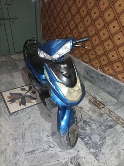 SCOOTY