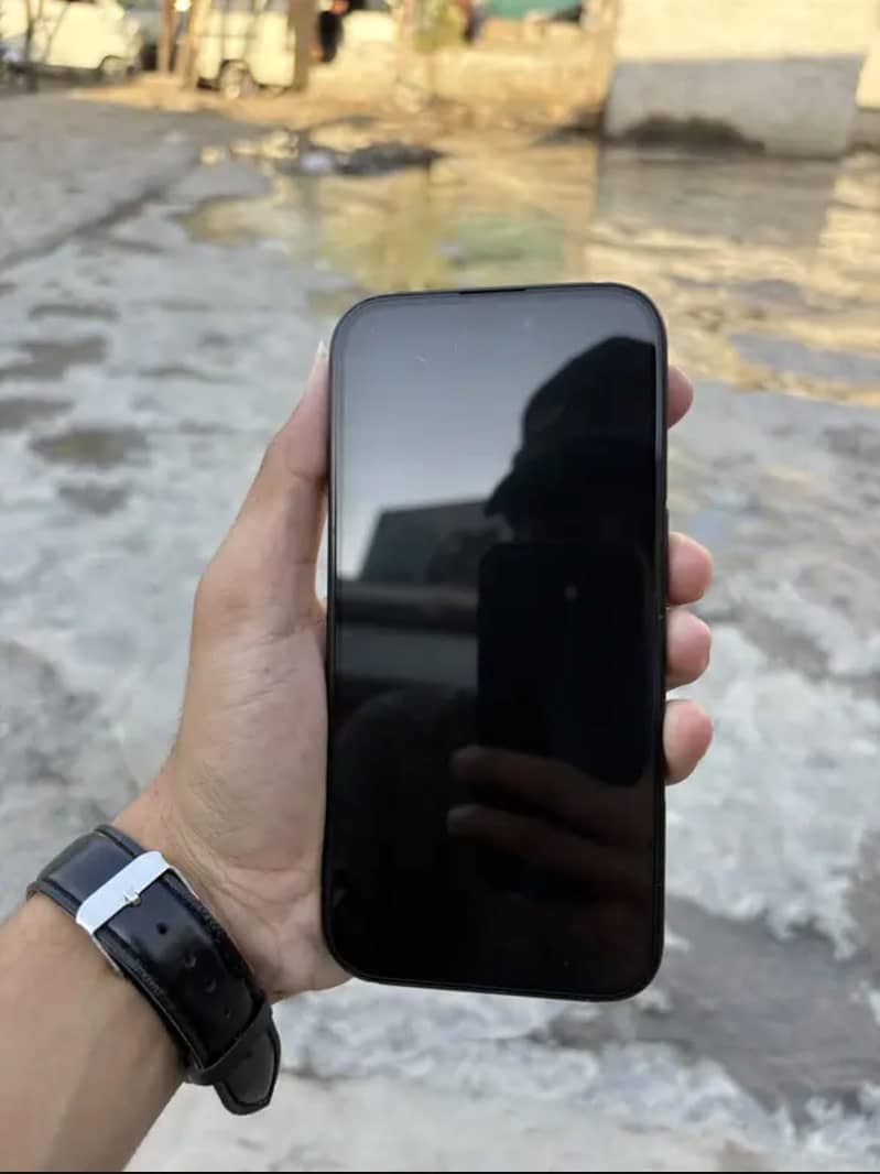 Apple iPhone 16 3
