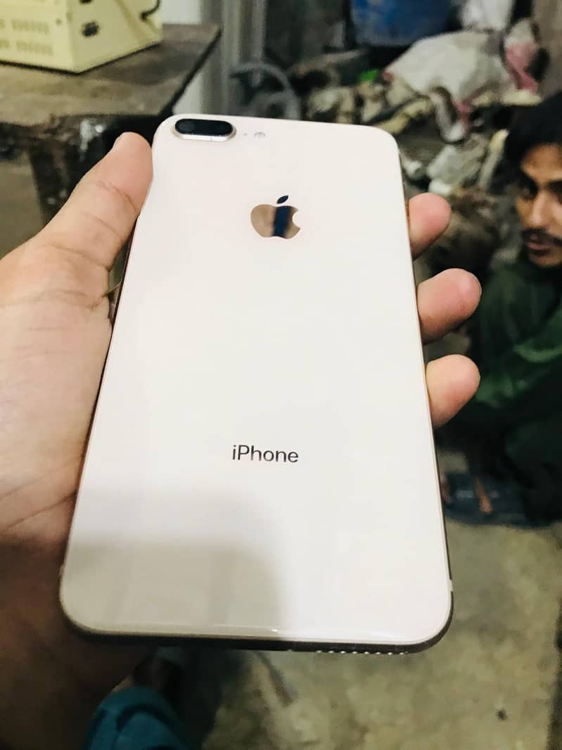 Apple iPhone 8 Plus 1