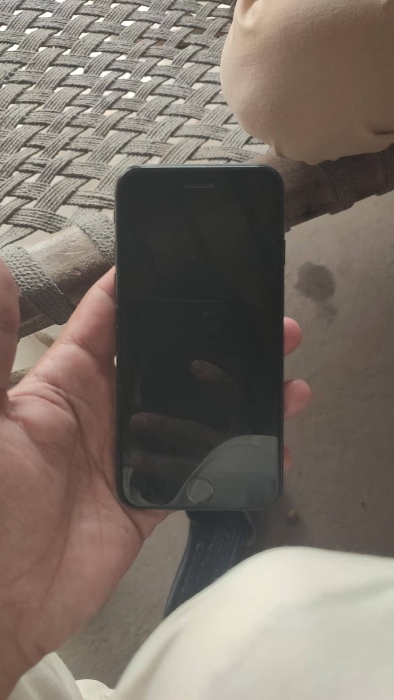 Apple iPhone 7 3