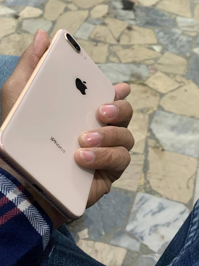 Apple iPhone 8 Plus 1