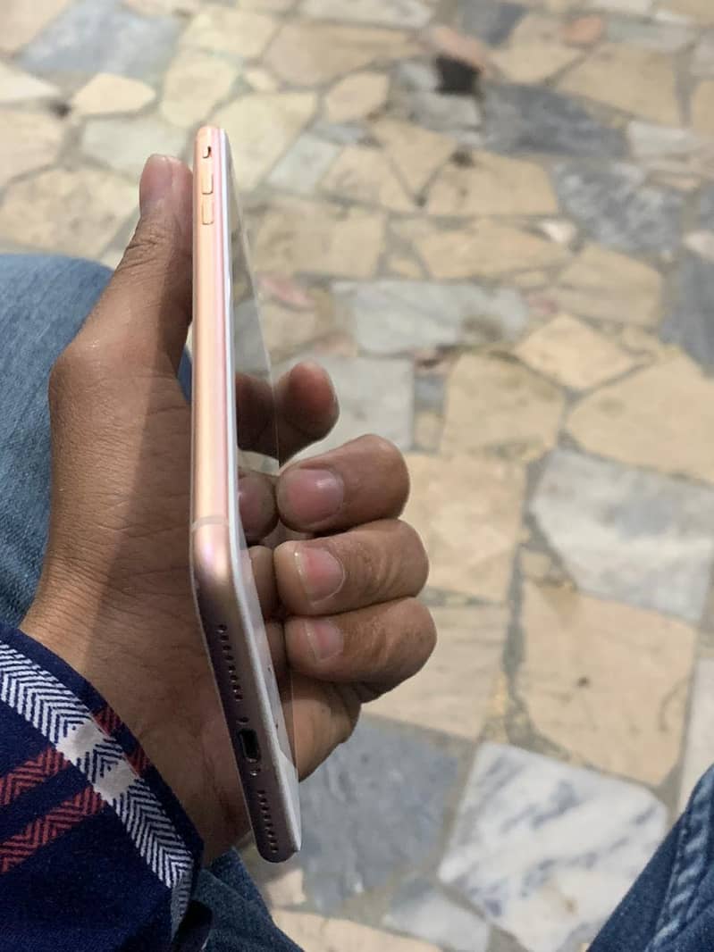 Apple iPhone 8 Plus 3