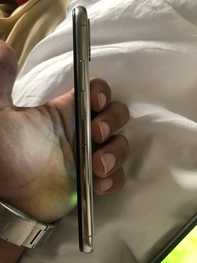 Apple iPhone X 3