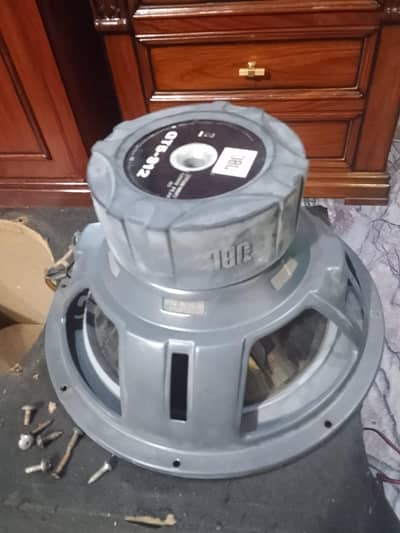 JBL 1200 waat basser